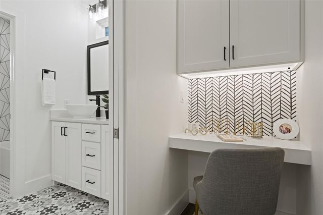 2102 E 2nd ST 2, Austin, TX 78702