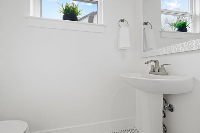 2102 E 2nd ST 2, Austin, TX 78702