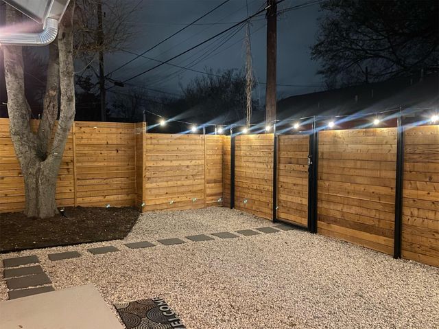 2102 E 2nd ST 2, Austin, TX 78702