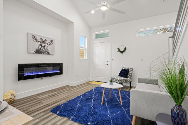 2102 E 2nd ST 2, Austin, TX 78702