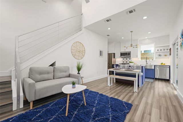 2102 E 2nd ST 2, Austin, TX 78702