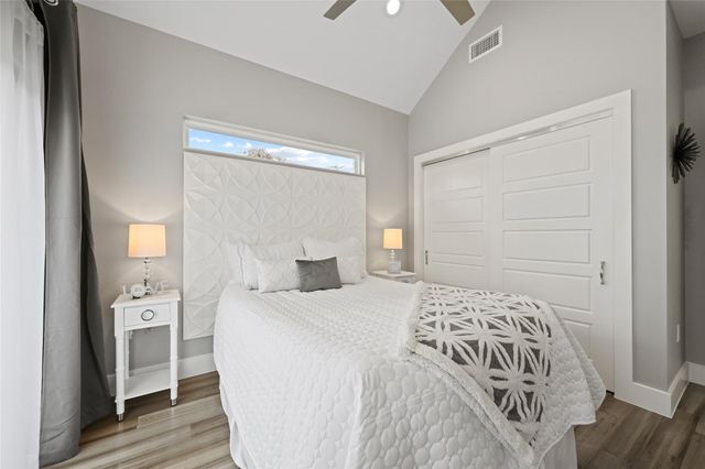 2102 E 2nd ST 2, Austin, TX 78702