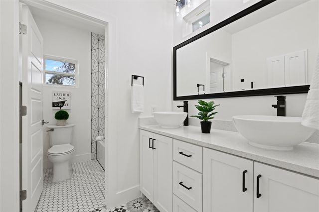 2102 E 2nd ST 2, Austin, TX 78702