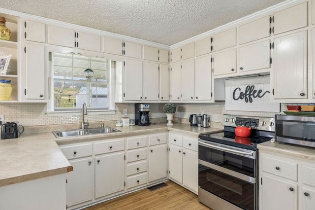 212 Bradford Hill Rd, N, Brush Creek, TN 38547