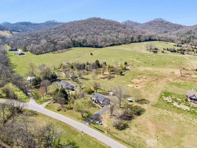 212 Bradford Hill Rd, N, Brush Creek, TN 38547