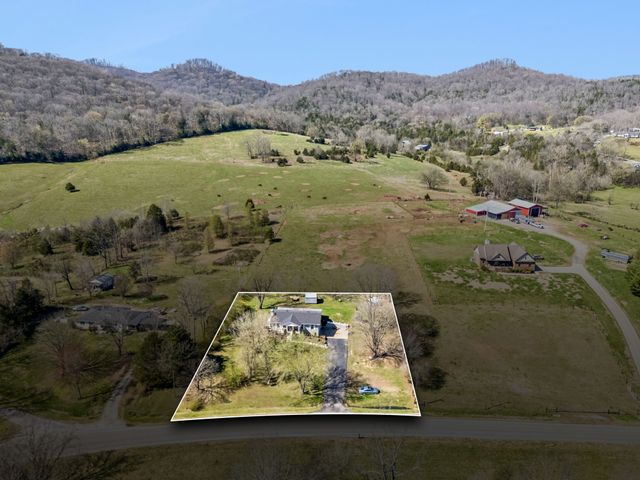 212 Bradford Hill Rd, N, Brush Creek, TN 38547