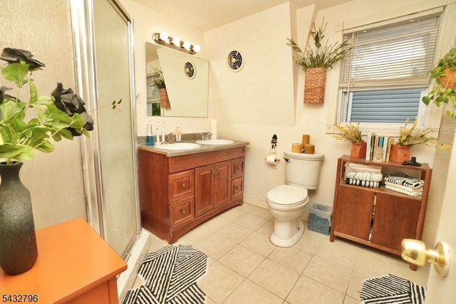 566 Highland Ave, Newark City, NJ 07104