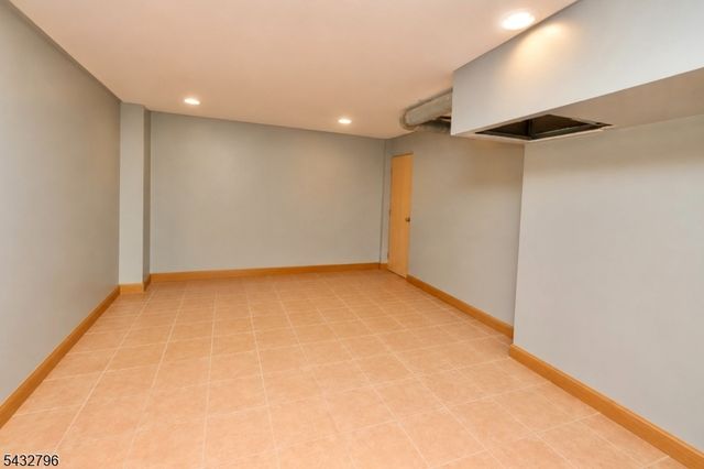 566 Highland Ave, Newark City, NJ 07104