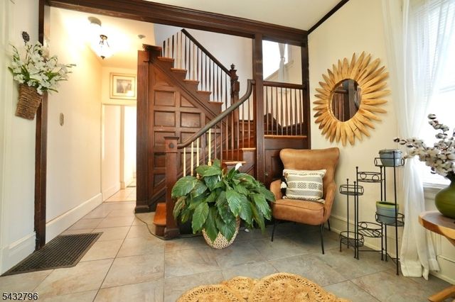 566 Highland Ave, Newark City, NJ 07104