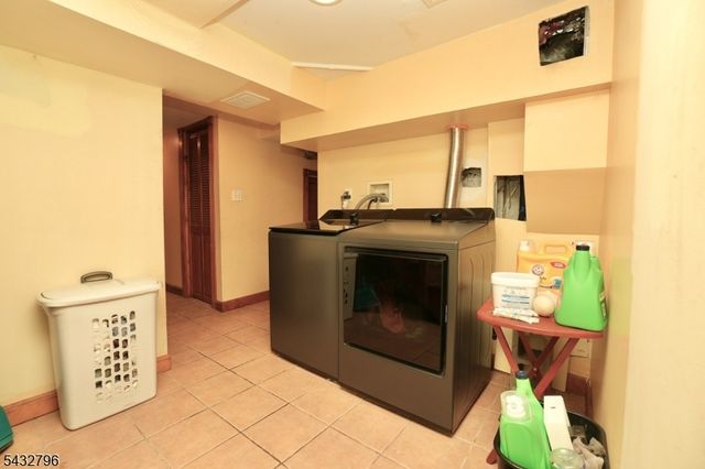 566 Highland Ave, Newark City, NJ 07104