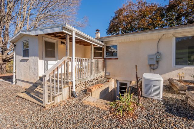 174 Water Haven LN, Floyd, VA 24091