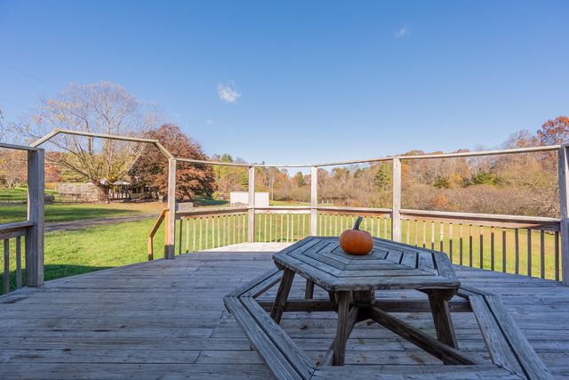 174 Water Haven LN, Floyd, VA 24091