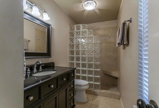 28 Fallenstone Drive, The Woodlands, TX 77381