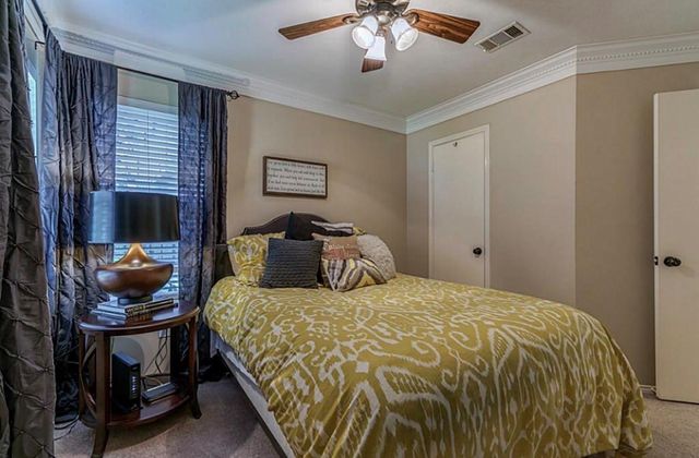 28 Fallenstone Drive, The Woodlands, TX 77381