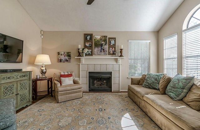 28 Fallenstone Drive, The Woodlands, TX 77381