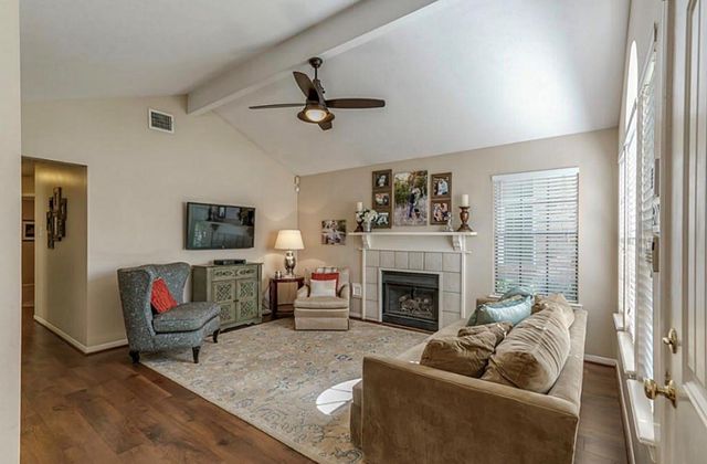 28 Fallenstone Drive, The Woodlands, TX 77381