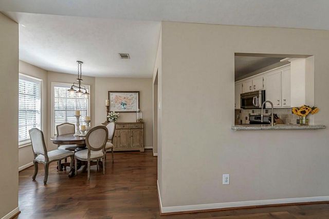28 Fallenstone Drive, The Woodlands, TX 77381