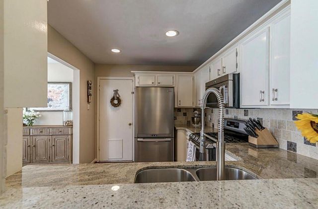 28 Fallenstone Drive, The Woodlands, TX 77381