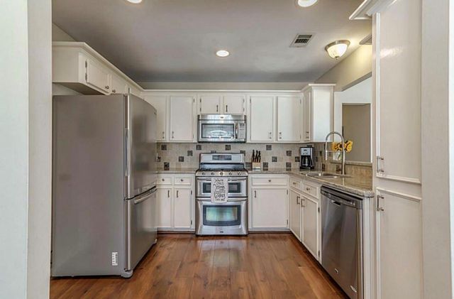 28 Fallenstone Drive, The Woodlands, TX 77381