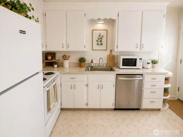 3261 Fuhrman Avenue E, Seattle, WA 98102