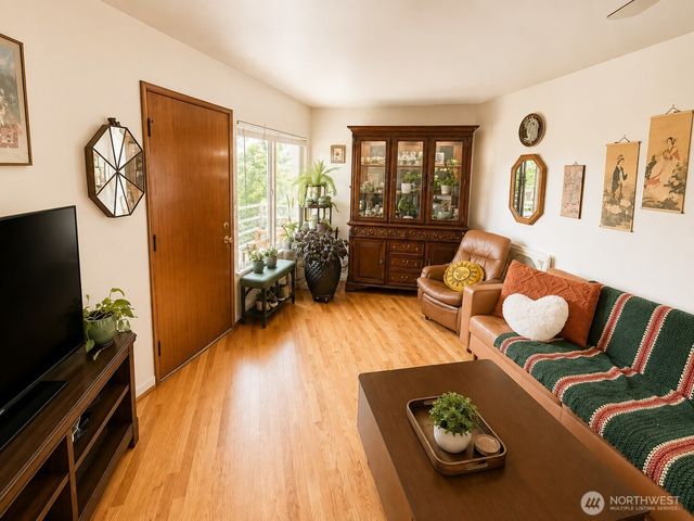 3261 Fuhrman Avenue E, Seattle, WA 98102