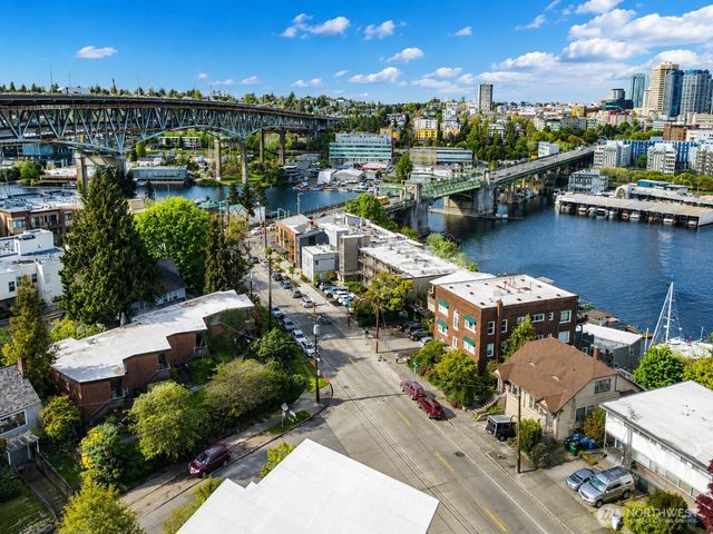 3261 Fuhrman Avenue E, Seattle, WA 98102