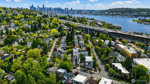 3261 Fuhrman Avenue E, Seattle, WA 98102