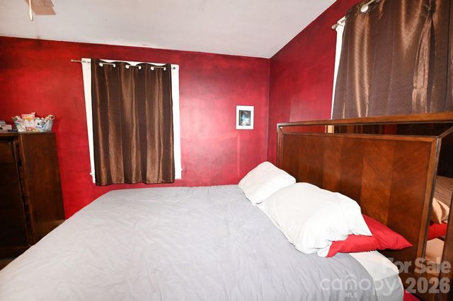 614 S Ashe Avenue, Newton, NC 28658