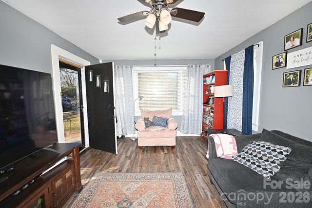 614 S Ashe Avenue, Newton, NC 28658