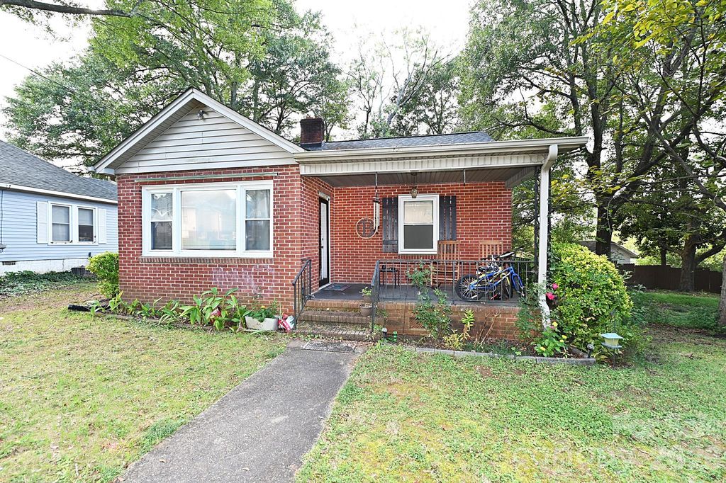 614 S Ashe Avenue, Newton, NC 28658