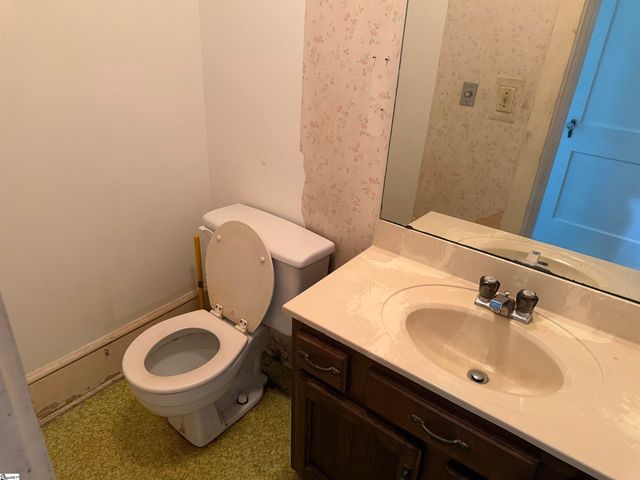 2120 101 Highway, Gray Court, SC 29645