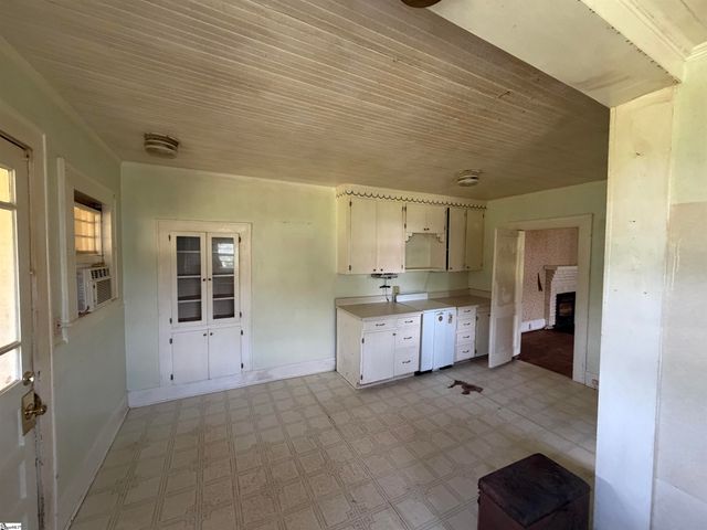 2120 101 Highway, Gray Court, SC 29645