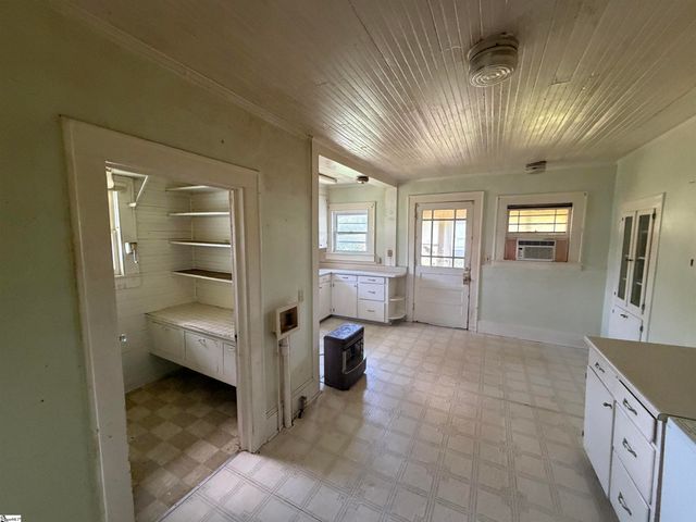 2120 101 Highway, Gray Court, SC 29645
