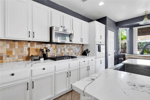 9178 Goldenseal Court, Hesperia, CA 92344