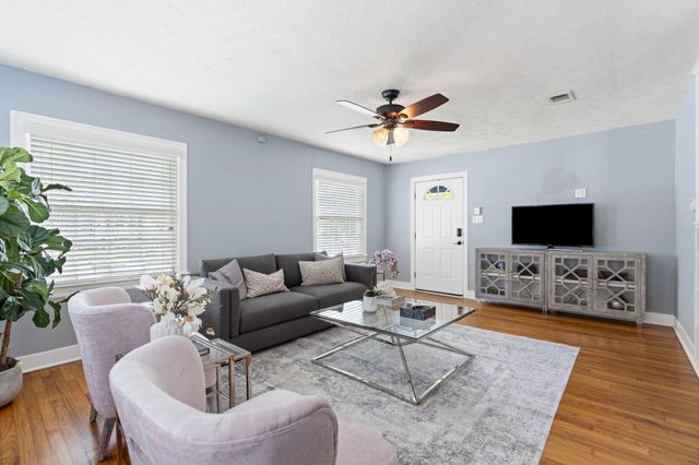 1102 Winston Street, Houston, TX 77009