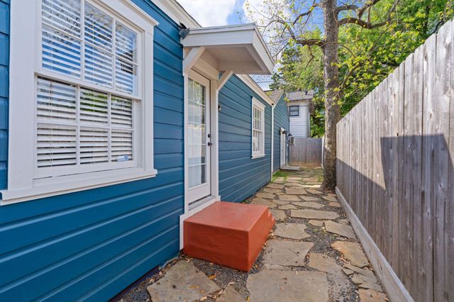 1102 Winston Street, Houston, TX 77009