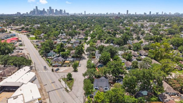 1102 Winston Street, Houston, TX 77009