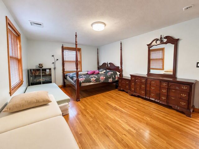 231 Waltham St, Newton, MA 02465