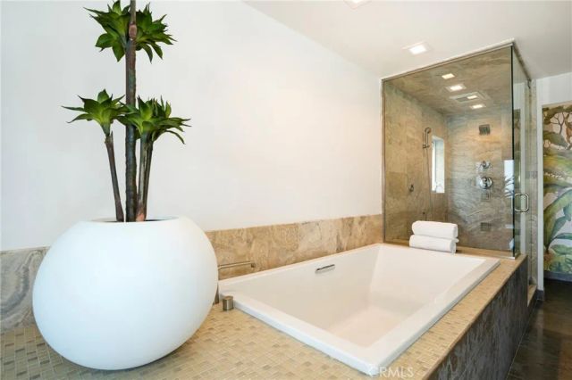 6815 E Seaside Walk, Long Beach, CA 90803