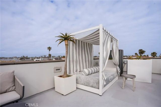 6815 E Seaside Walk, Long Beach, CA 90803