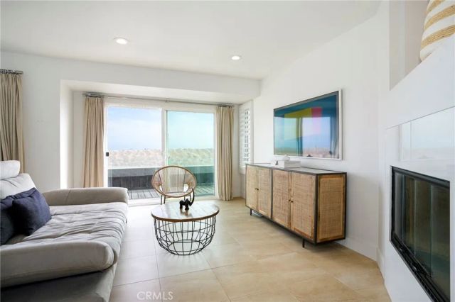 6815 E Seaside Walk, Long Beach, CA 90803