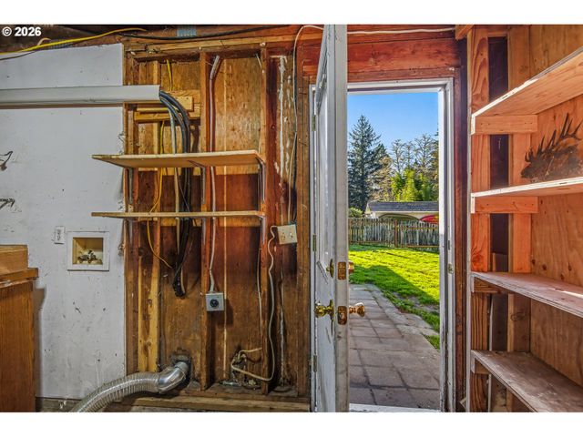 2937 MUNSEL LAKE Rd, Florence, OR 97439