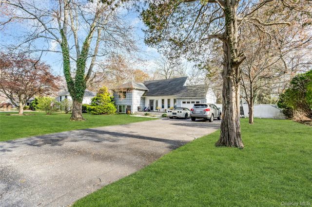 4 Clearbrook Drive, Smithtown, NY 11787