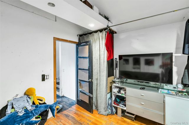 4 Clearbrook Drive, Smithtown, NY 11787