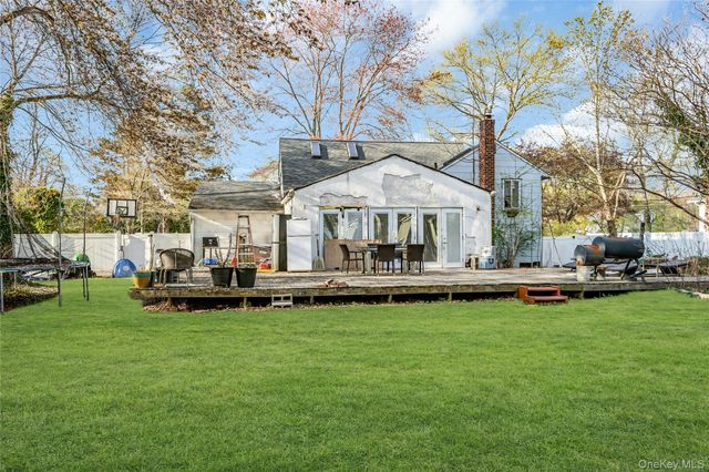 4 Clearbrook Drive, Smithtown, NY 11787