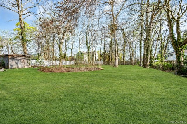 4 Clearbrook Drive, Smithtown, NY 11787