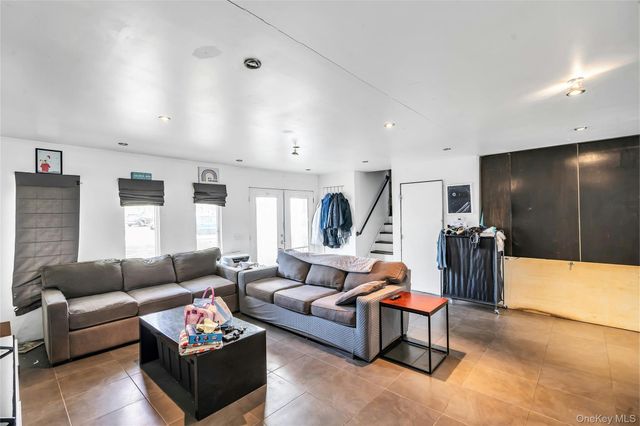 4 Clearbrook Drive, Smithtown, NY 11787