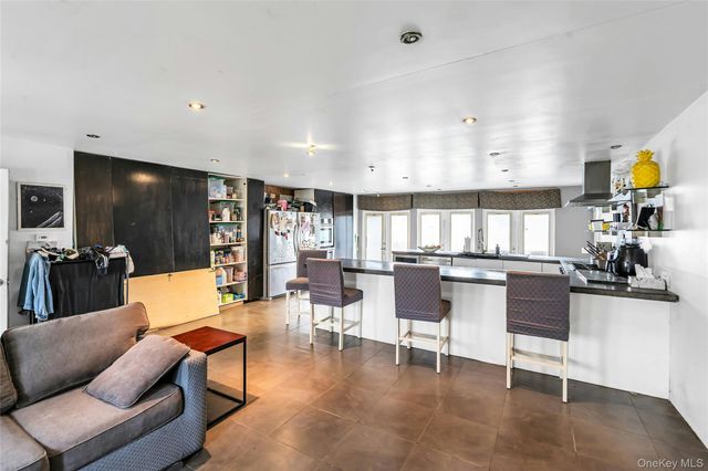 4 Clearbrook Drive, Smithtown, NY 11787