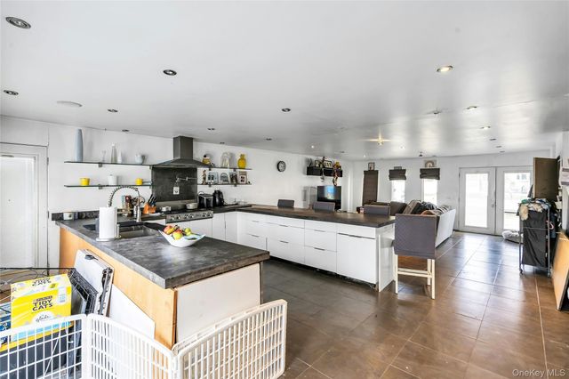 4 Clearbrook Drive, Smithtown, NY 11787