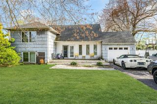 4 Clearbrook Drive, Smithtown, NY 11787